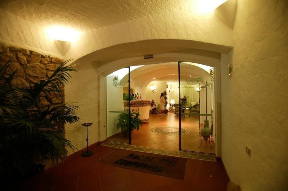 Club Hotel Cormorano Baja Sardinia Exterior foto