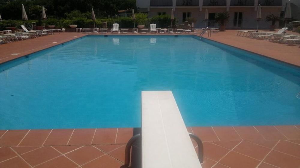 Club Hotel Cormorano Baja Sardinia Exterior foto